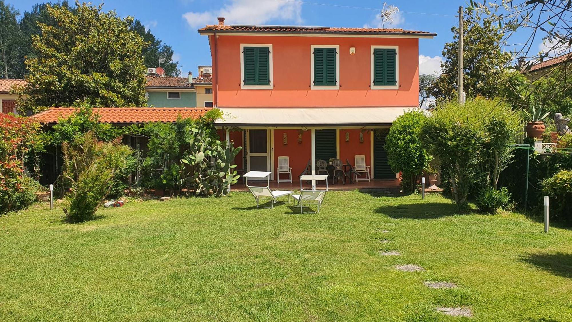 La Casa Delle Buone Letture Villa ลุคคา ภายนอก รูปภาพ